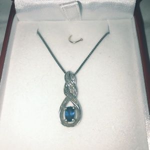 Sapphire pendant necklace
